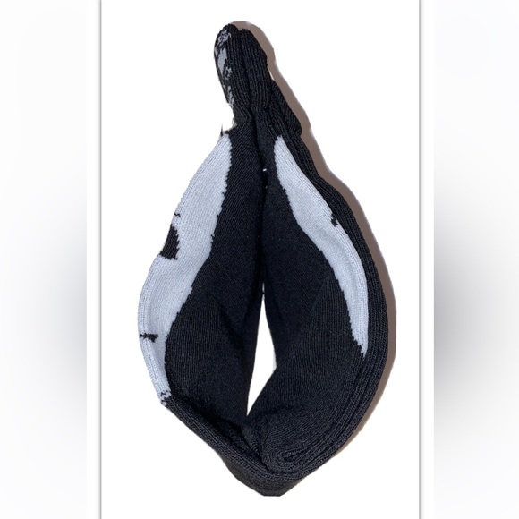 Halloween II Crew Socks 1 Pair Men’s 6.5-12 Black White Michael Myers Mask NEW! - Picture 6 of 8